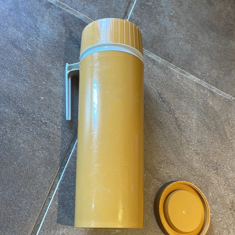 Vintage 90s butter yellow Thermos Set